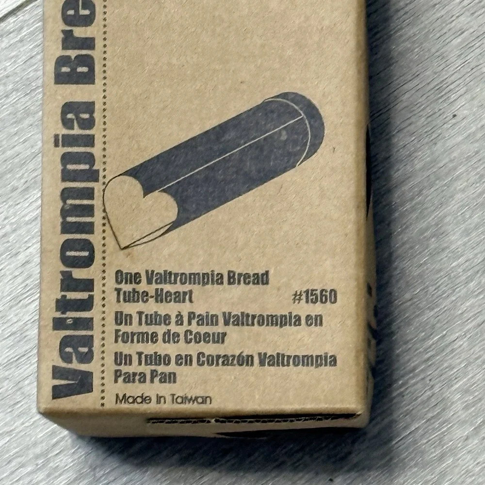 The Pampered Chef Valtrompia Bread Tube Heart Shaped. #1560, New in Box